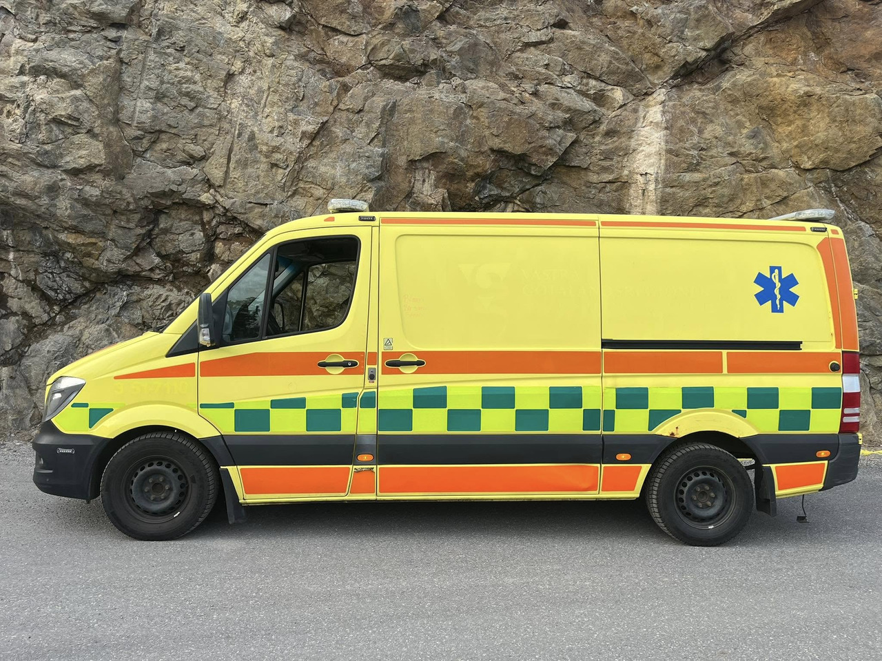 Mercedes-Benz Sprinter 319 - AMBULANCE / Krankenwagen / Швидка допомога - Линейка: снимка 4 Mercedes-Benz Sprinter 319 - AMBULANCE / Krankenwagen / Швидка допомога - Линейка: снимка 4