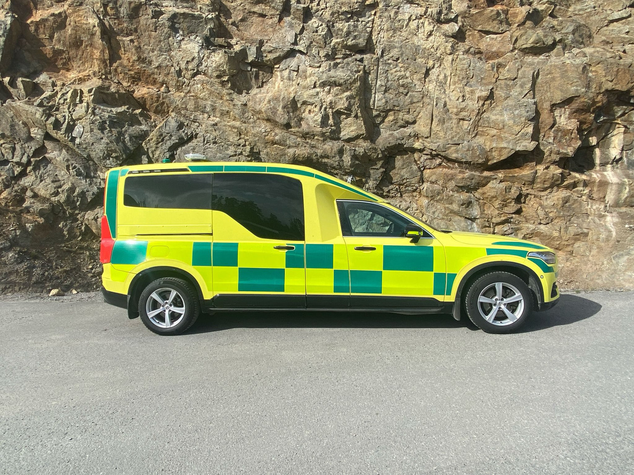 Volvo Nilsson XC90 D5 AWD - Ambulance / Krankenwagen / Швидка допомога - Линейка: снимка 5 Volvo Nilsson XC90 D5 AWD - Ambulance / Krankenwagen / Швидка допомога - Линейка: снимка 5