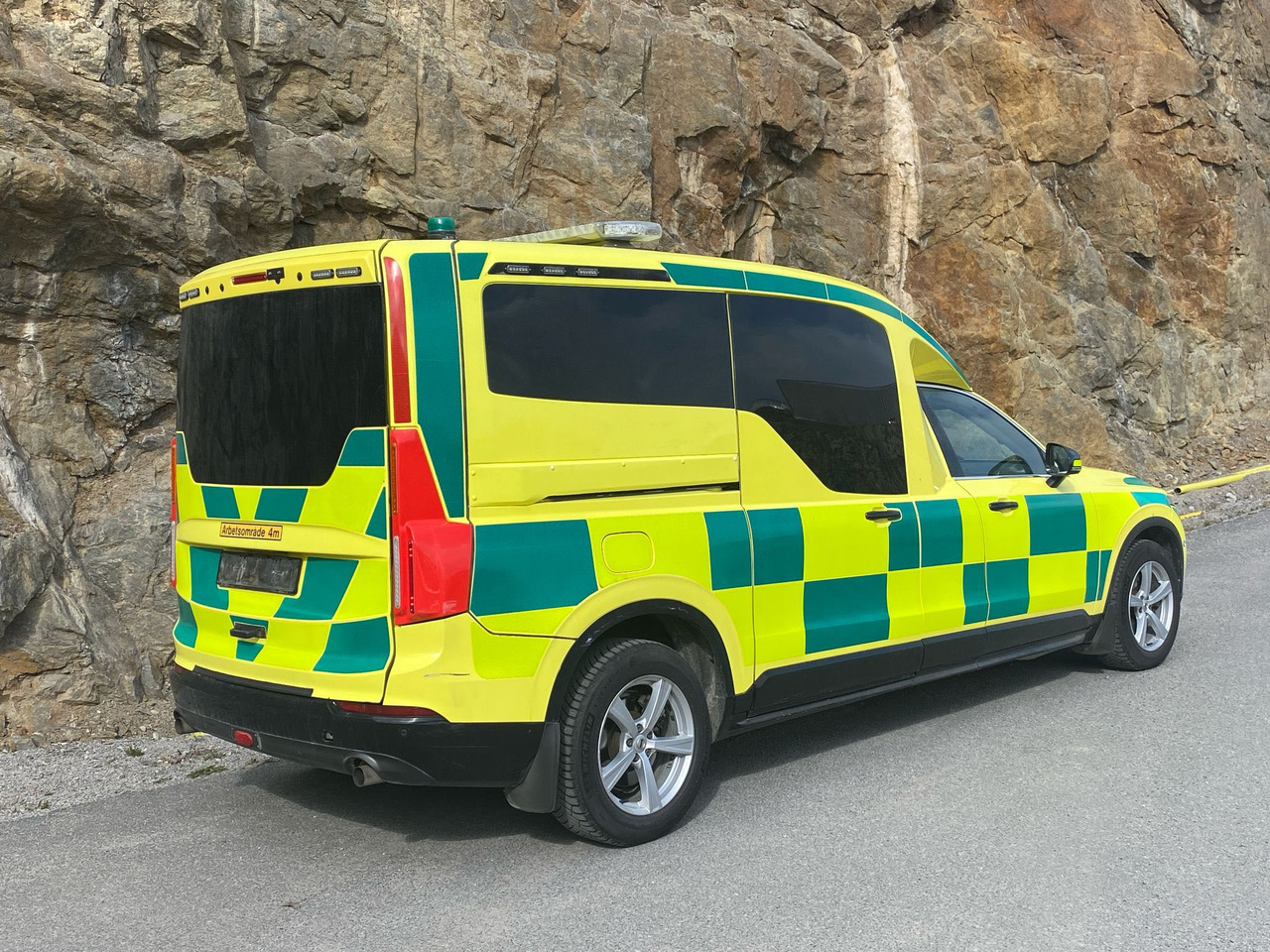 Volvo Nilsson XC90 D5 AWD - Ambulance / Krankenwagen / Швидка допомога - Линейка: снимка 3 Volvo Nilsson XC90 D5 AWD - Ambulance / Krankenwagen / Швидка допомога - Линейка: снимка 3
