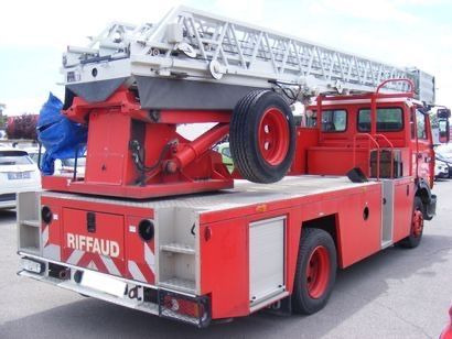 Renault Midliner M180 Drehleiter Feuerwehr EPSA23.5 1999 - Автовишка: снимка 4 Renault Midliner M180 Drehleiter Feuerwehr EPSA23.5 1999 - Автовишка: снимка 4