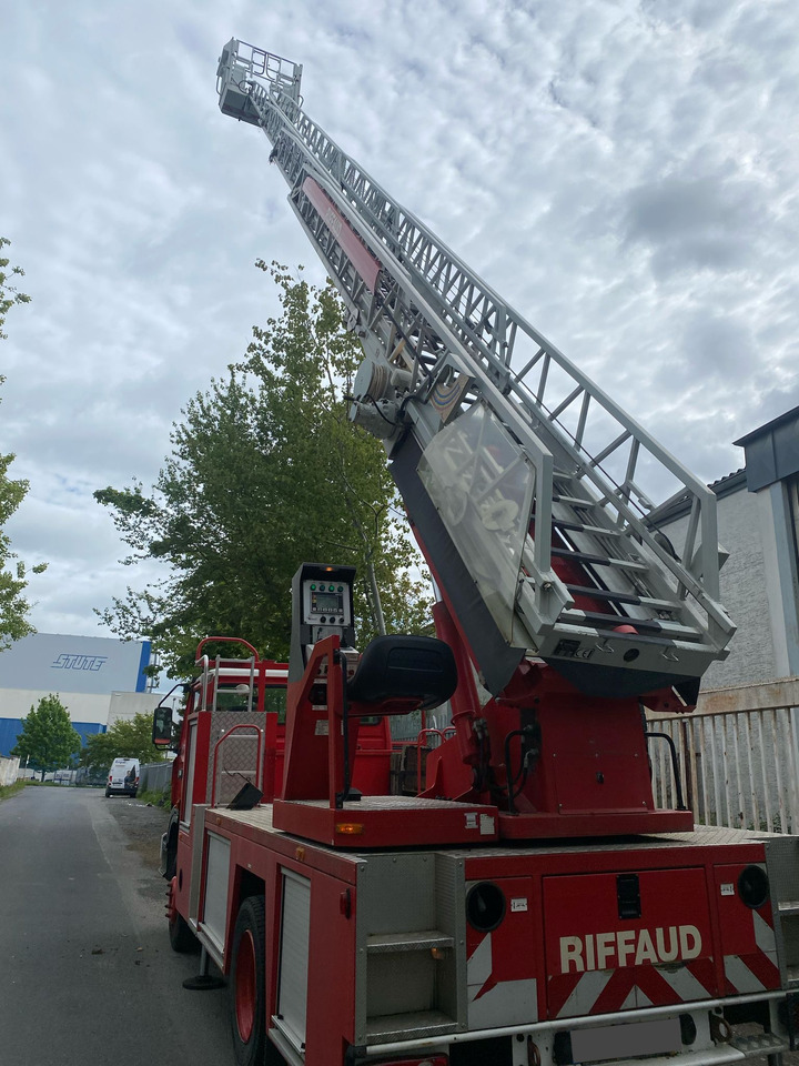 Renault Midliner M180 Drehleiter Feuerwehr EPSA23.5 1999 - Автовишка: снимка 1 Renault Midliner M180 Drehleiter Feuerwehr EPSA23.5 1999 - Автовишка: снимка 1