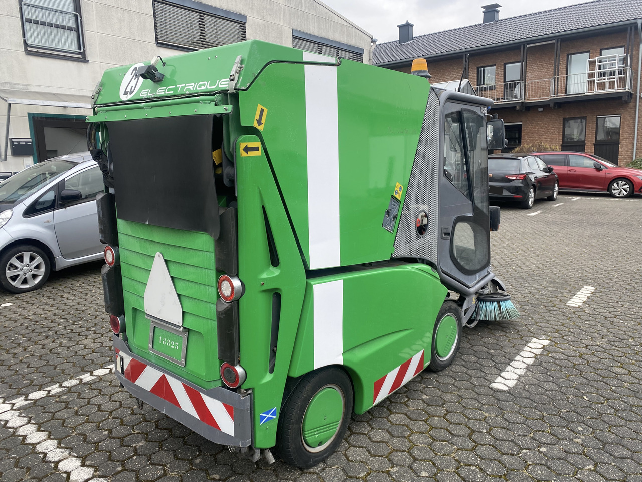 TENNANT Green Machines 500 ZE electric 500 ZE - Мотометачна машина: снимка 4 TENNANT Green Machines 500 ZE electric 500 ZE - Мотометачна машина: снимка 4