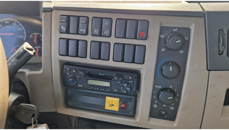 Мултилифт с кука камион, Камион с кран Volvo FL280 4X2 HMF 1560 + platform: снимка 18 Мултилифт с кука камион, Камион с кран Volvo FL280 4X2 HMF 1560 + platform: снимка 18