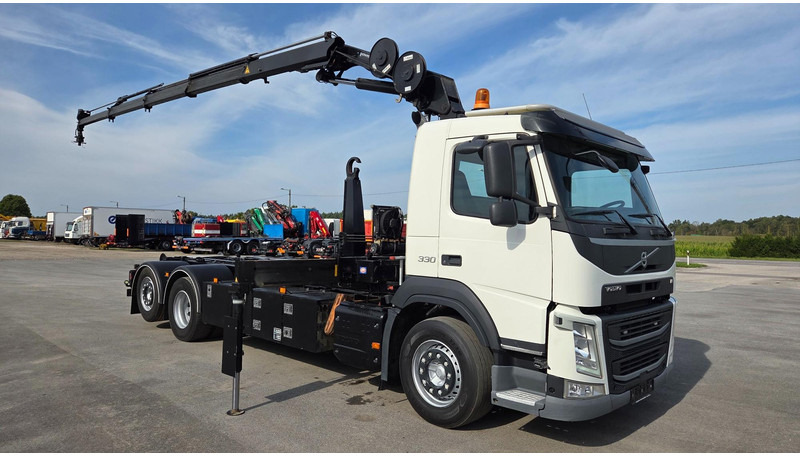 Volvo FM330 6X2*4 - Мултилифт с кука камион, Камион с кран: снимка 2 Volvo FM330 6X2*4 - Мултилифт с кука камион, Камион с кран: снимка 2