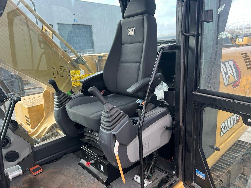 Нови Верижен багер CAT 320 D3 GC: снимка 14