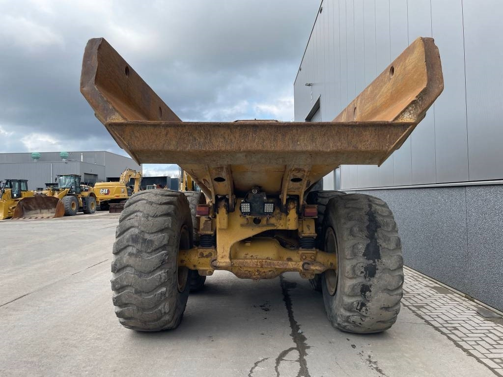 CAT 725 (CE certified - good working condition) - Съчленен самосвал: снимка 4 CAT 725 (CE certified - good working condition) - Съчленен самосвал: снимка 4