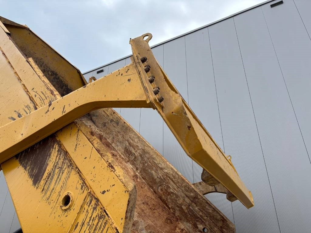 Съчленен самосвал CAT 745 C: снимка 19