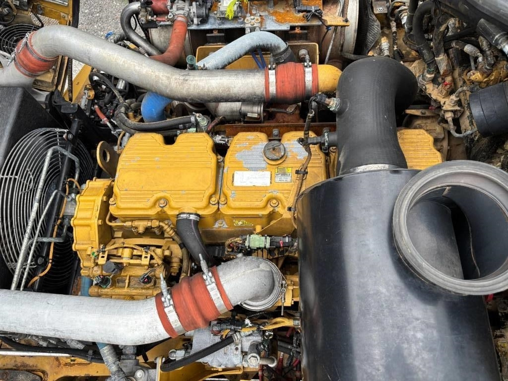 Съчленен самосвал CAT 745 C: снимка 13