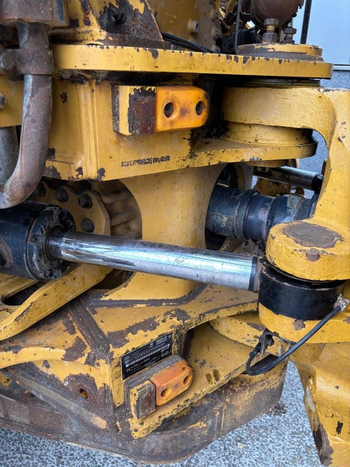 Съчленен самосвал CAT 745 C: снимка 15