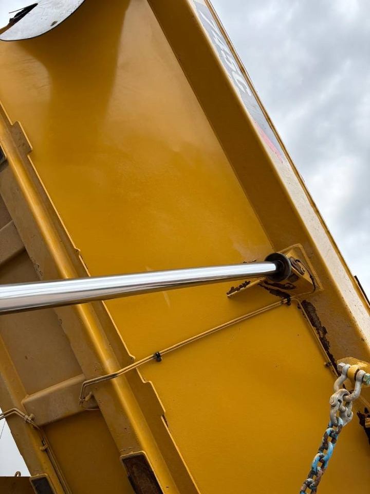 Съчленен самосвал CAT 745 C: снимка 16