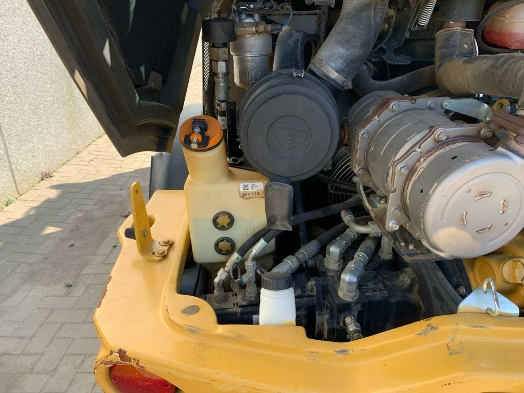 Колесен товарач CAT 906: снимка 21