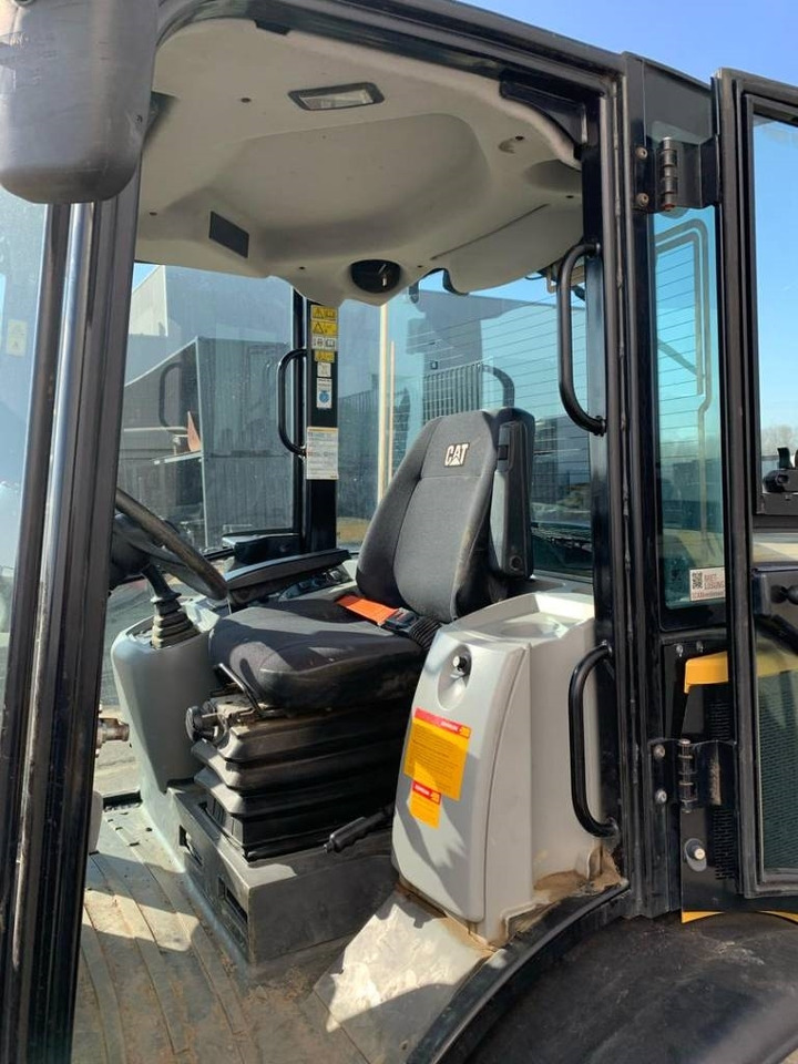 Колесен товарач CAT 906: снимка 12