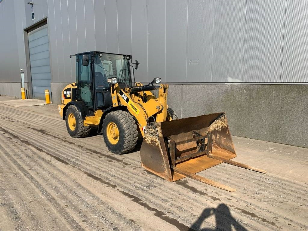 Колесен товарач CAT 906: снимка 7