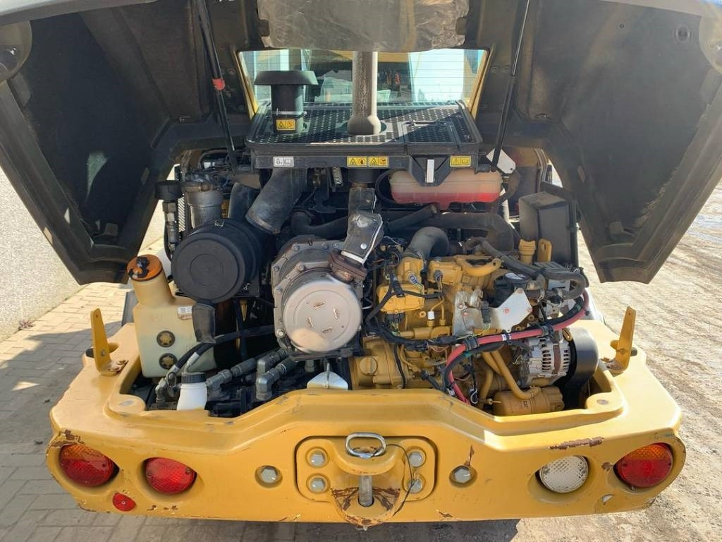 Колесен товарач CAT 906: снимка 19