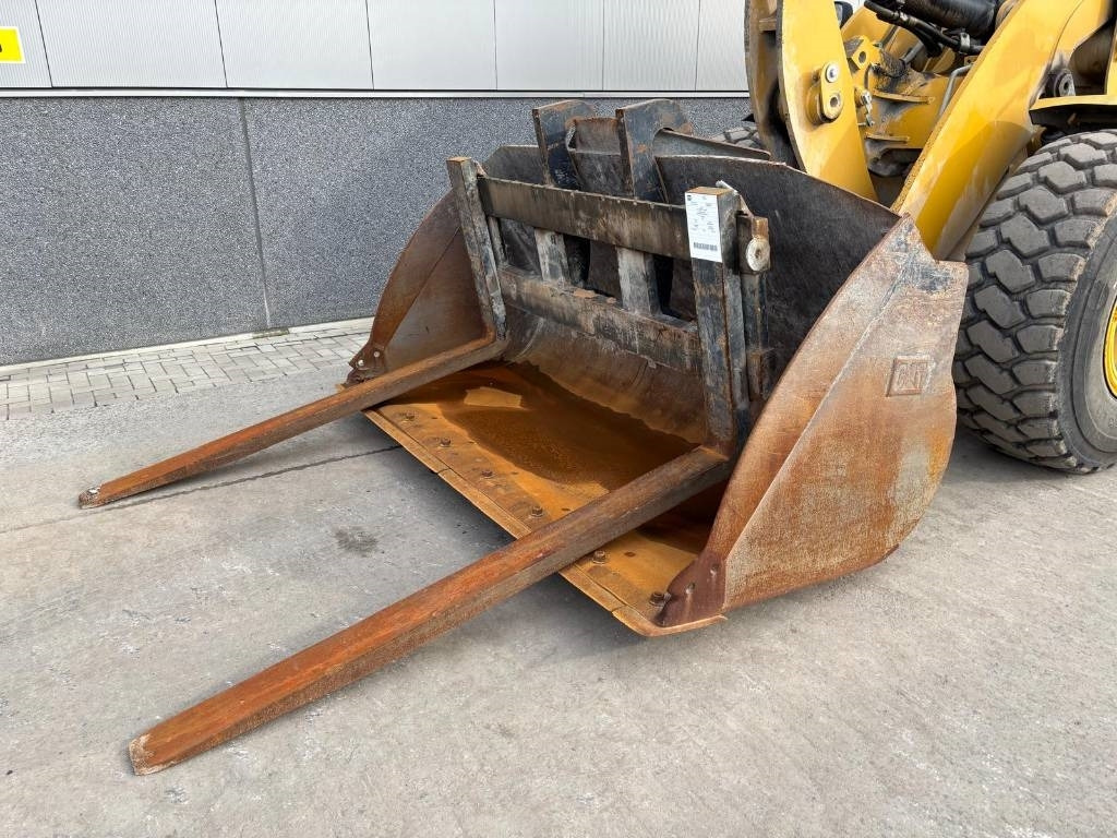 CAT 938 M (Under Preparation / Bucket + Forks) - Колесен товарач: снимка 2 CAT 938 M (Under Preparation / Bucket + Forks) - Колесен товарач: снимка 2