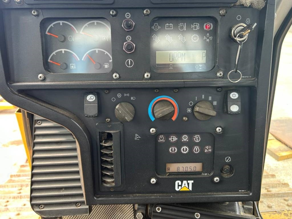 CAT D 6 T XL (Under Preparation + New Tracks) - Булдозер: снимка 4 CAT D 6 T XL (Under Preparation + New Tracks) - Булдозер: снимка 4