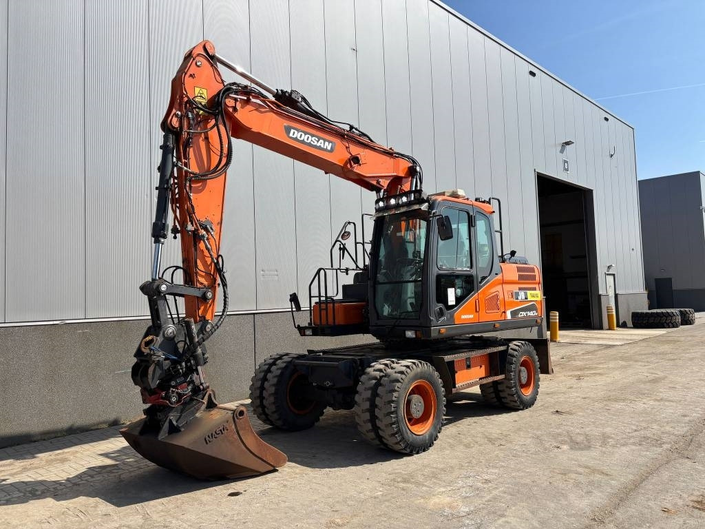 Doosan DX 140 W-5 (R5 Rototilt) - Колесен багер: снимка 2 Doosan DX 140 W-5 (R5 Rototilt) - Колесен багер: снимка 2