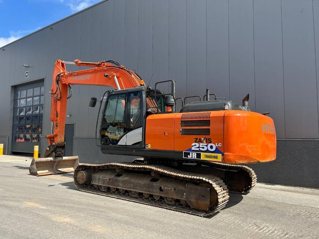 Hitachi ZX 250 LC-6 (GPS Prepared) - Верижен багер: снимка 3 Hitachi ZX 250 LC-6 (GPS Prepared) - Верижен багер: снимка 3
