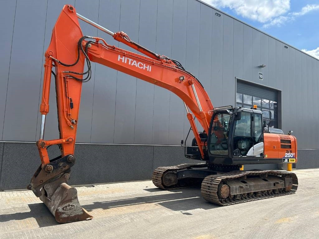Hitachi ZX 250 LC-6 (GPS Prepared) - Верижен багер: снимка 2 Hitachi ZX 250 LC-6 (GPS Prepared) - Верижен багер: снимка 2