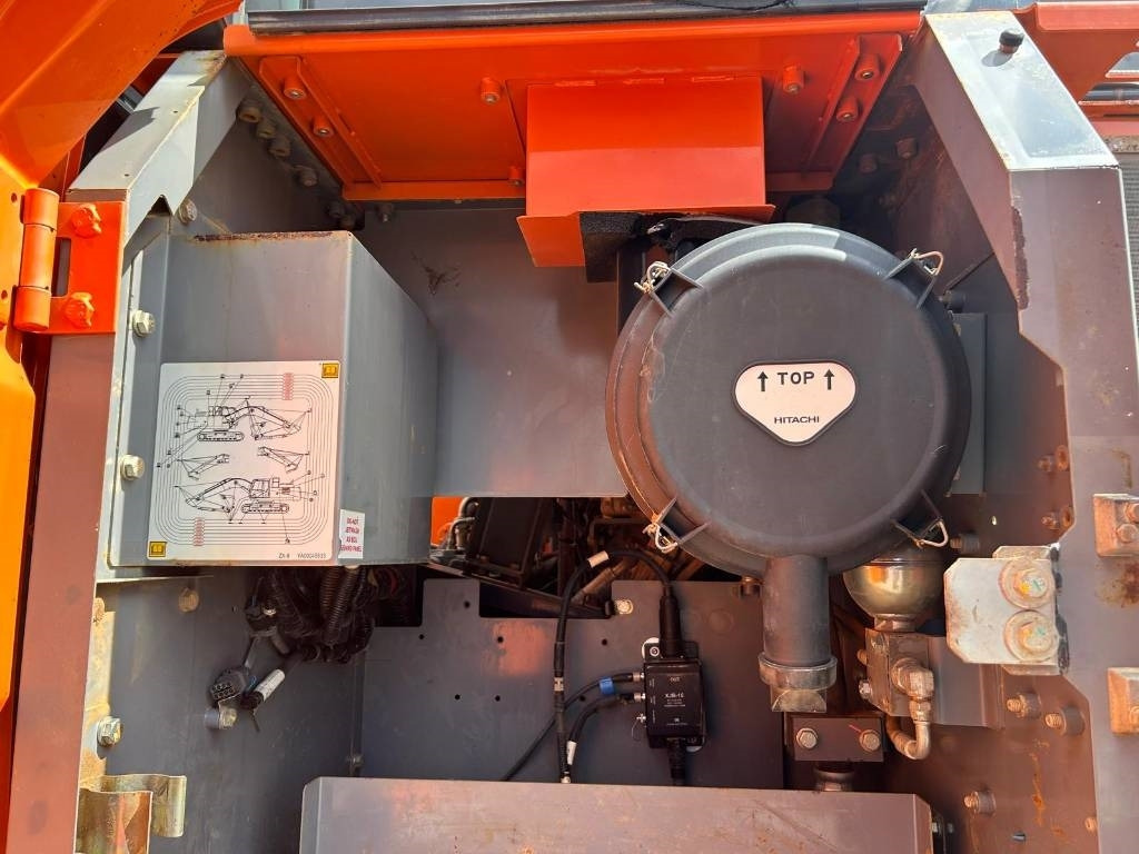 Верижен багер Hitachi ZX 250 LC-6 (GPS Prepared): снимка 22