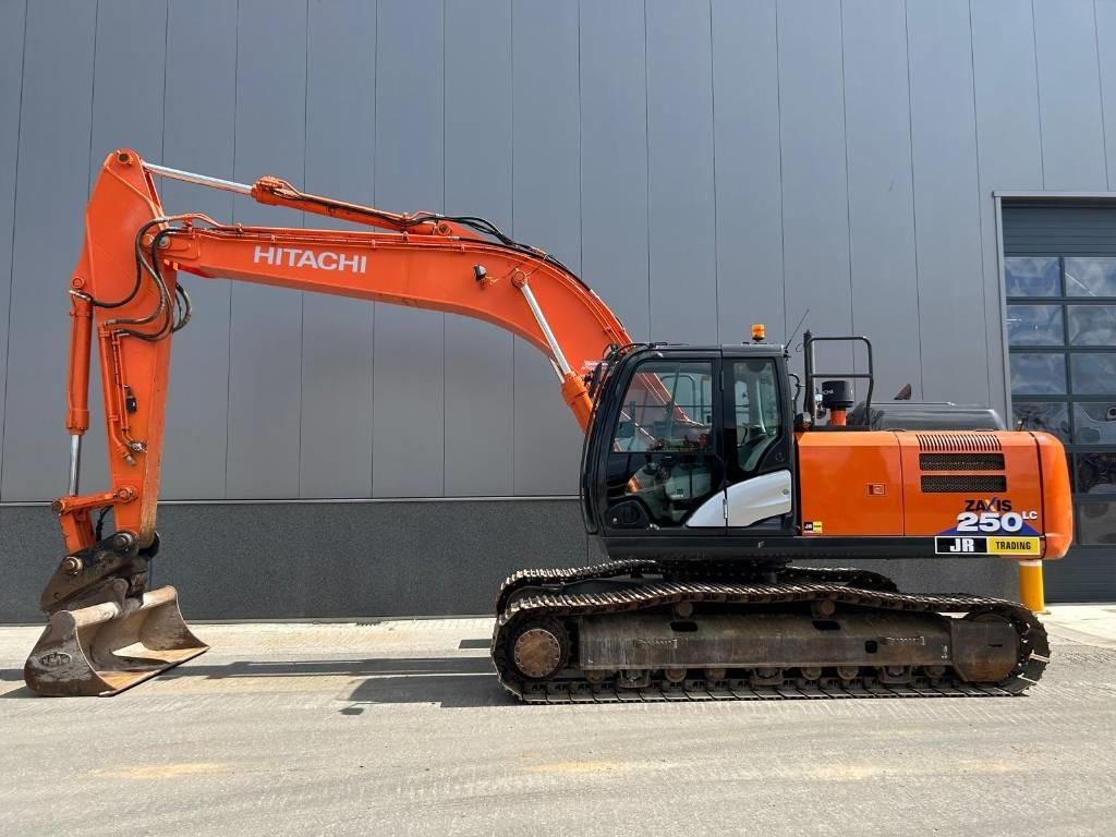 Hitachi ZX 250 LC-6 (GPS Prepared) - Верижен багер: снимка 1 Hitachi ZX 250 LC-6 (GPS Prepared) - Верижен багер: снимка 1