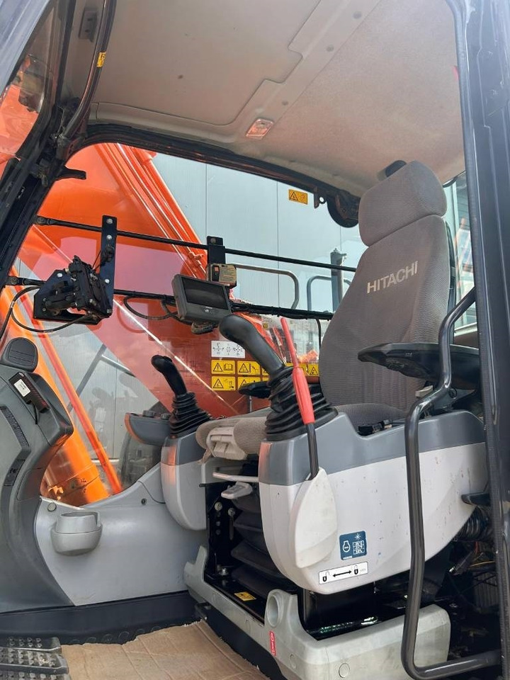 Верижен багер Hitachi ZX 250 LC-6 (GPS Prepared): снимка 12