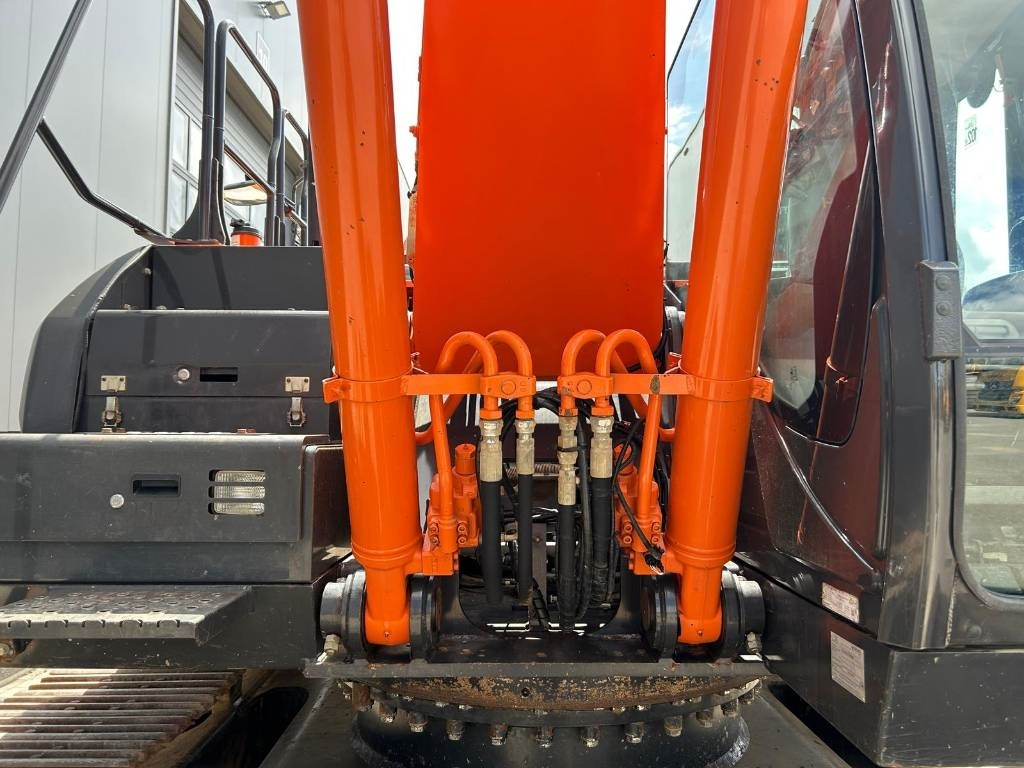 Верижен багер Hitachi ZX 250 LC-6 (GPS Prepared): снимка 18