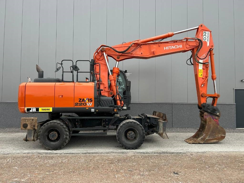Hitachi ZX220W-5B - Колесен багер: снимка 5 Hitachi ZX220W-5B - Колесен багер: снимка 5