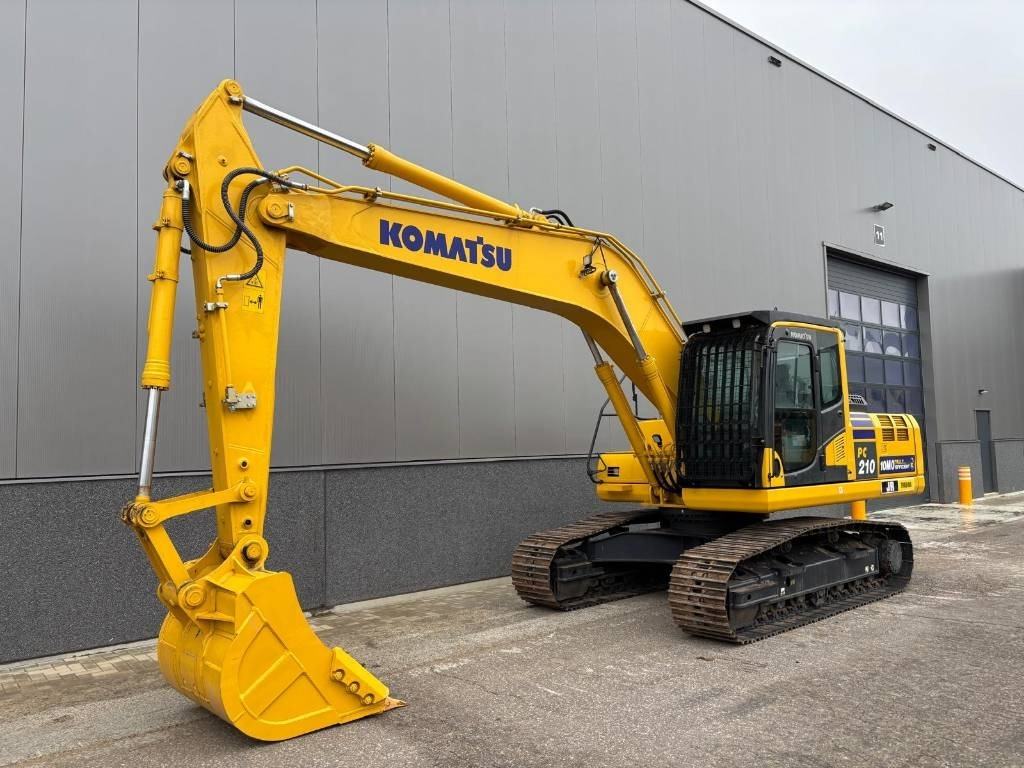 Komatsu PC 210-10M0 - Верижен багер: снимка 2 Komatsu PC 210-10M0 - Верижен багер: снимка 2