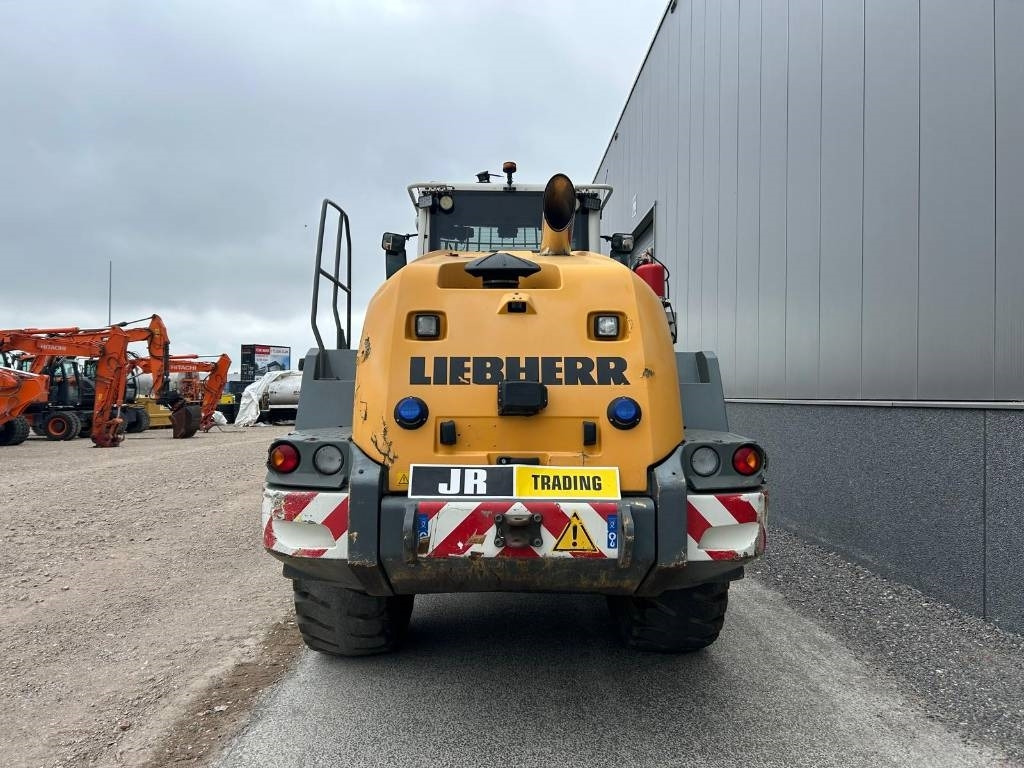 Liebherr L 550 (Comes with High-tip - Mit Hochkipper) - Колесен товарач: снимка 4 Liebherr L 550 (Comes with High-tip - Mit Hochkipper) - Колесен товарач: снимка 4