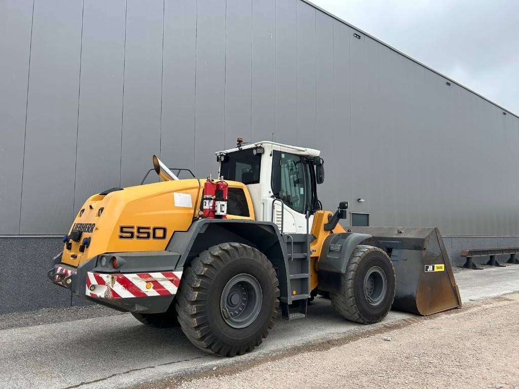 Liebherr L 550 (Comes with High-tip - Mit Hochkipper) - Колесен товарач: снимка 5 Liebherr L 550 (Comes with High-tip - Mit Hochkipper) - Колесен товарач: снимка 5