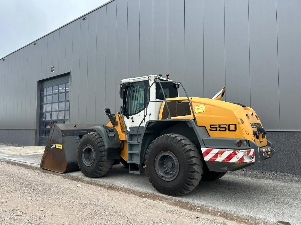 Liebherr L 550 (Comes with High-tip - Mit Hochkipper) - Колесен товарач: снимка 3 Liebherr L 550 (Comes with High-tip - Mit Hochkipper) - Колесен товарач: снимка 3