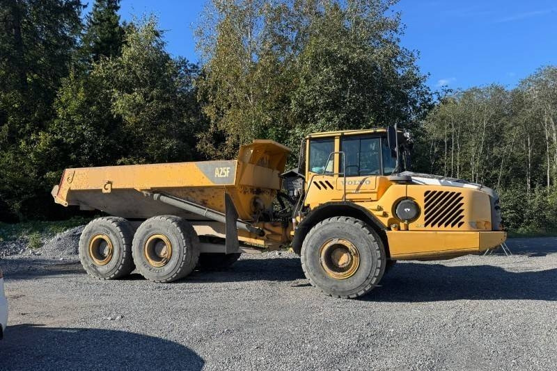 Volvo A 25 E (On Transport) - Съчленен самосвал: снимка 1 Volvo A 25 E (On Transport) - Съчленен самосвал: снимка 1