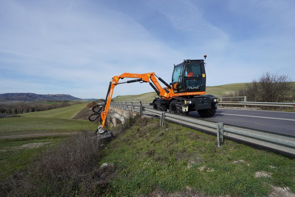 Energreen ILF Alpha F12 - Шредер с телескопично рамо: снимка 1 Energreen ILF Alpha F12 - Шредер с телескопично рамо: снимка 1