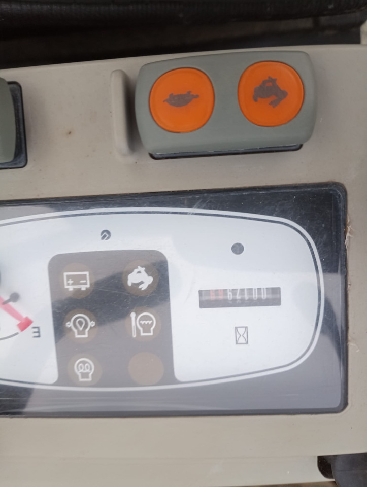 KOMATSU PC16 R-3 HS - Мини багер: снимка 5 KOMATSU PC16 R-3 HS - Мини багер: снимка 5