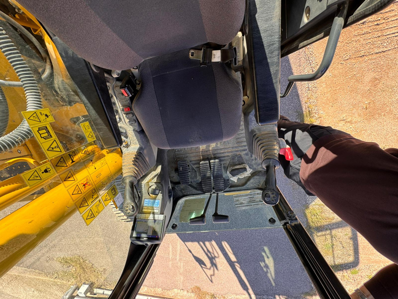 KOMATSU PC210 NLC-11 - Багер: снимка 5 KOMATSU PC210 NLC-11 - Багер: снимка 5