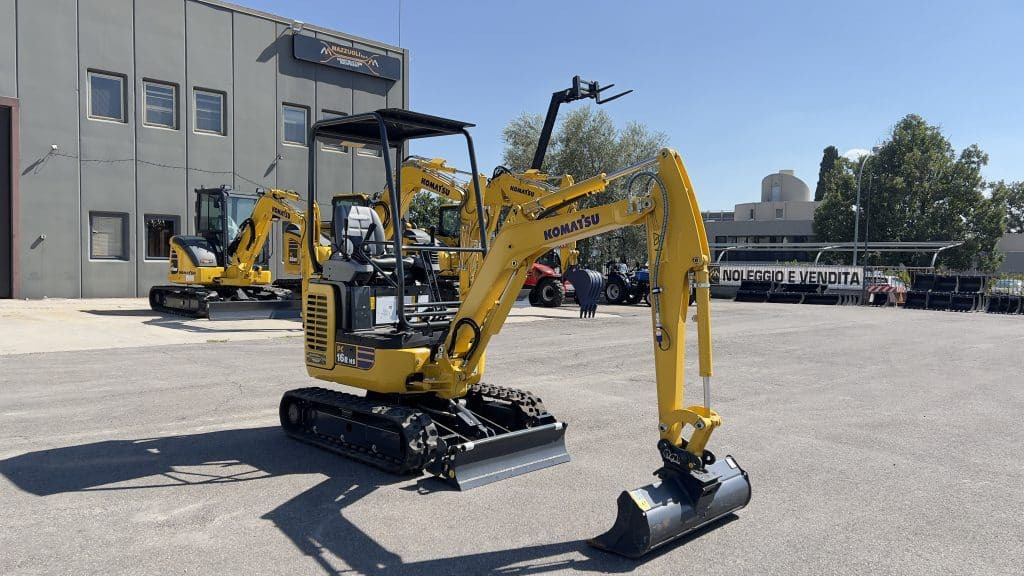 Komatsu PC16 R-3 HS - Мини багер: снимка 1 Komatsu PC16 R-3 HS - Мини багер: снимка 1