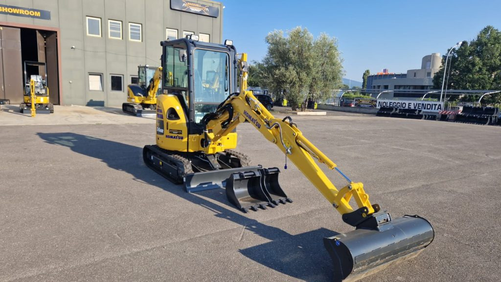 Komatsu PC24 MR-5 - Мини багер: снимка 1 Komatsu PC24 MR-5 - Мини багер: снимка 1