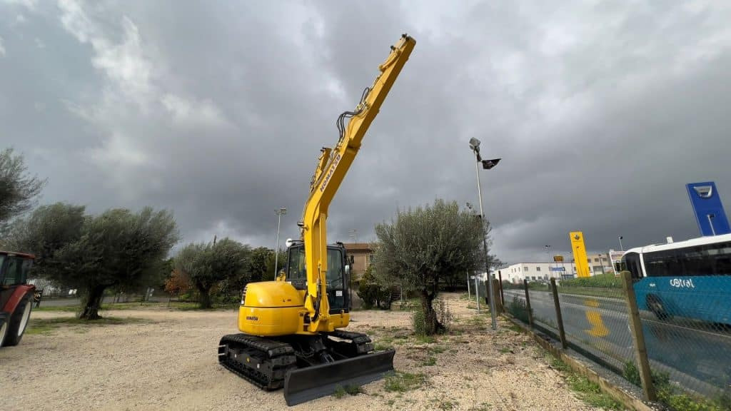 Komatsu PC80 MR-5 - Мини багер: снимка 5 Komatsu PC80 MR-5 - Мини багер: снимка 5