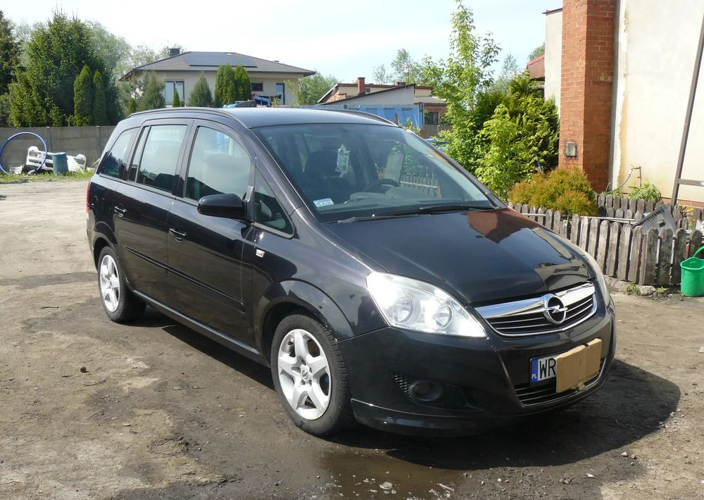 Opel Zafira 1.9 CDTI Cosmo - Джип: снимка 2 Opel Zafira 1.9 CDTI Cosmo - Джип: снимка 2