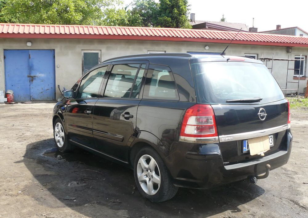 Opel Zafira 1.9 CDTI Cosmo - Джип: снимка 3 Opel Zafira 1.9 CDTI Cosmo - Джип: снимка 3