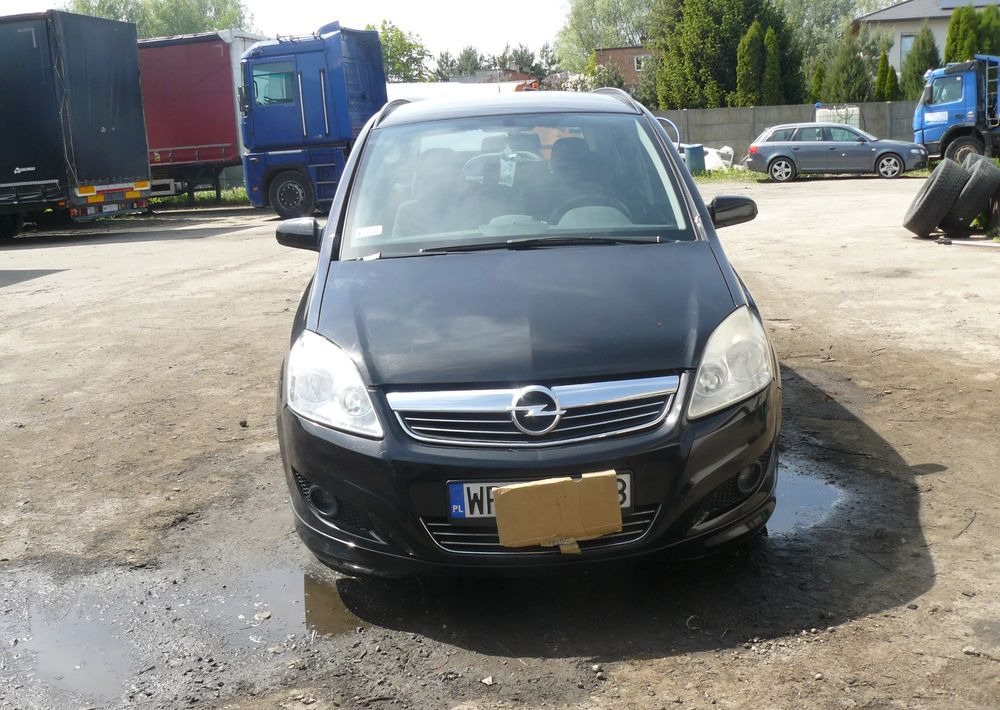 Opel Zafira 1.9 CDTI Cosmo - Джип: снимка 1 Opel Zafira 1.9 CDTI Cosmo - Джип: снимка 1