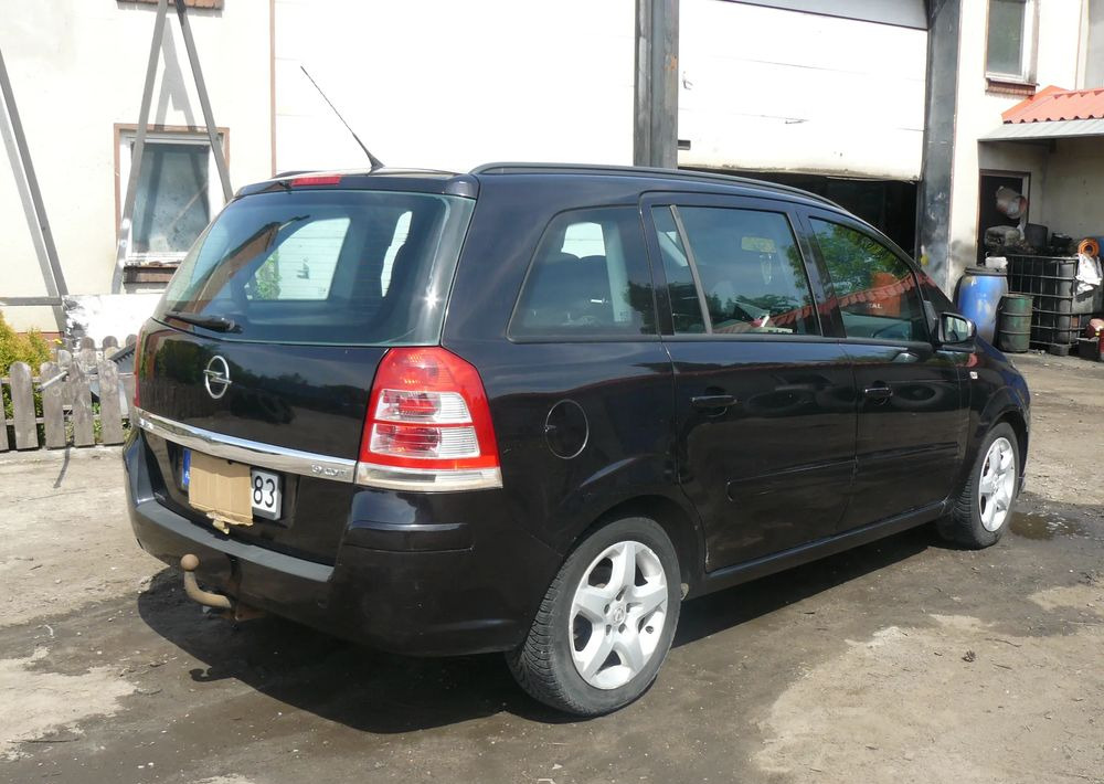 Opel Zafira 1.9 CDTI Cosmo - Джип: снимка 4 Opel Zafira 1.9 CDTI Cosmo - Джип: снимка 4