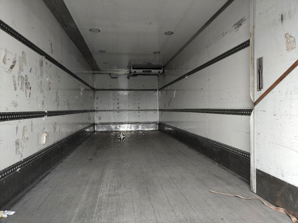 Рефрижератор камион Mercedes-Benz Axor 1829 thermo king kone, 8,35m kori: снимка 6 Рефрижератор камион Mercedes-Benz Axor 1829 thermo king kone, 8,35m kori: снимка 6