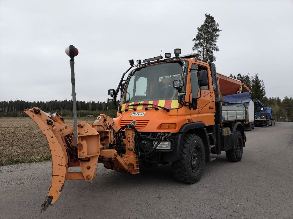 Mercedes-Benz Unimog ,hiekoitin,aura,kippilava - Снегорин: снимка 1 Mercedes-Benz Unimog ,hiekoitin,aura,kippilava - Снегорин: снимка 1