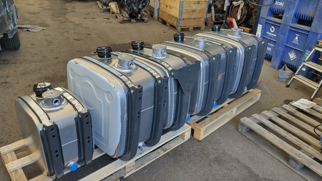 Osahyd Uusia hydrauliöljysäiliöitä - Хидравлика за Камион: снимка 3 Osahyd Uusia hydrauliöljysäiliöitä - Хидравлика за Камион: снимка 3