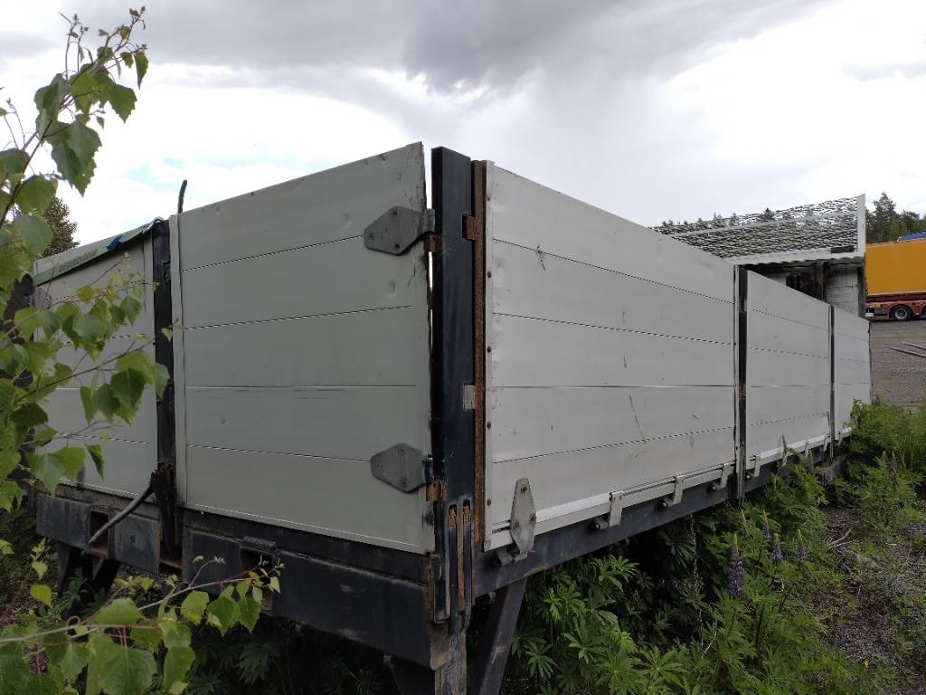 Rahtilava 6,40m nosturitupet+teline - Бордова каросерия: снимка 1 Rahtilava 6,40m nosturitupet+teline - Бордова каросерия: снимка 1
