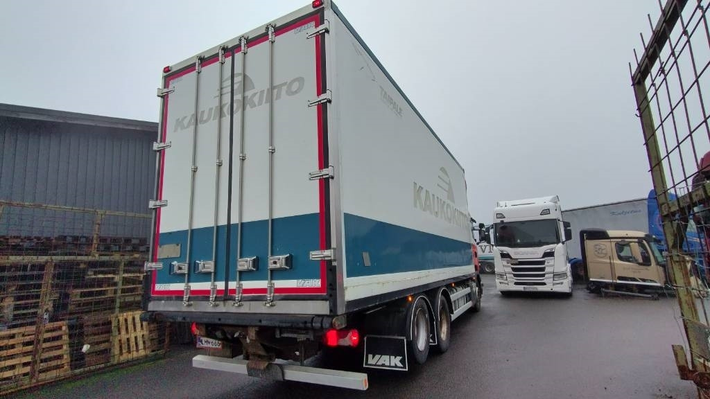 Scania R520 6x2 kokosivuauk kori, thermoking kone - Рефрижератор камион: снимка 3 Scania R520 6x2 kokosivuauk kori, thermoking kone - Рефрижератор камион: снимка 3