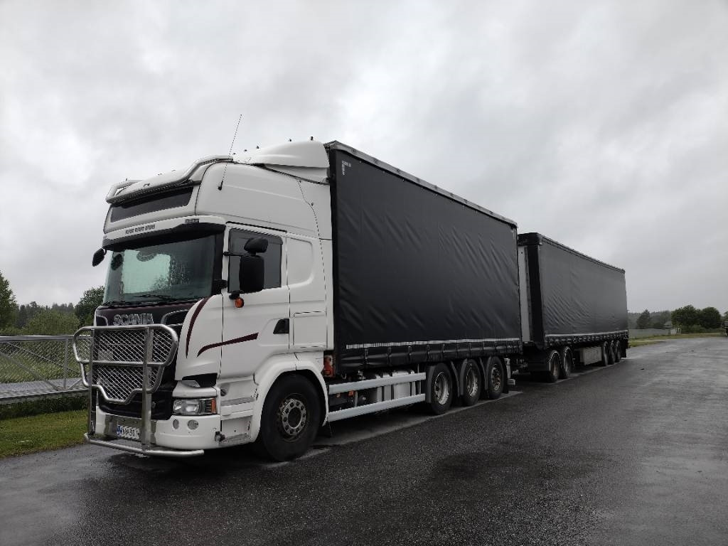 Scania R580 8x4 kapellilava+Dolly+kärry 76tn juna - Камион с брезент: снимка 4 Scania R580 8x4 kapellilava+Dolly+kärry 76tn juna - Камион с брезент: снимка 4