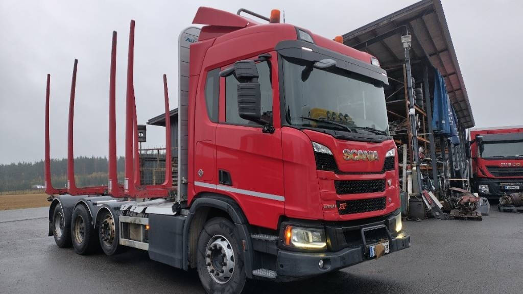 Scania XT650 8x4 puuvarustus,rautajouset - Камион за дърва: снимка 4 Scania XT650 8x4 puuvarustus,rautajouset - Камион за дърва: снимка 4